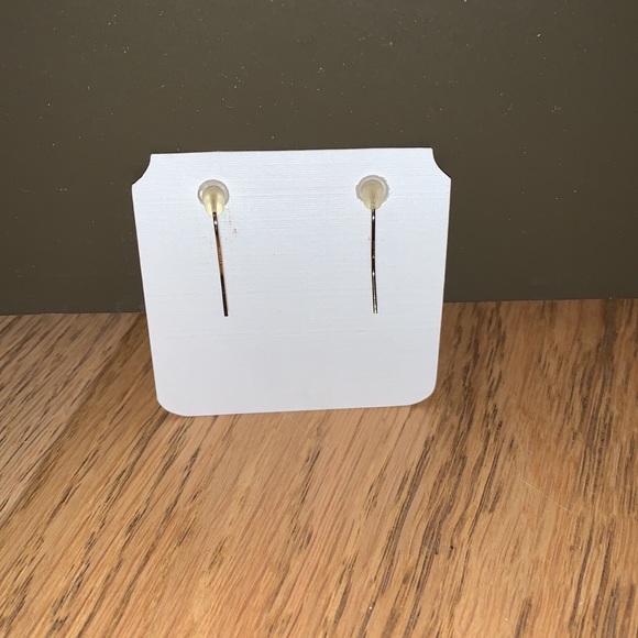 Earrings. - Picture 2 of 3